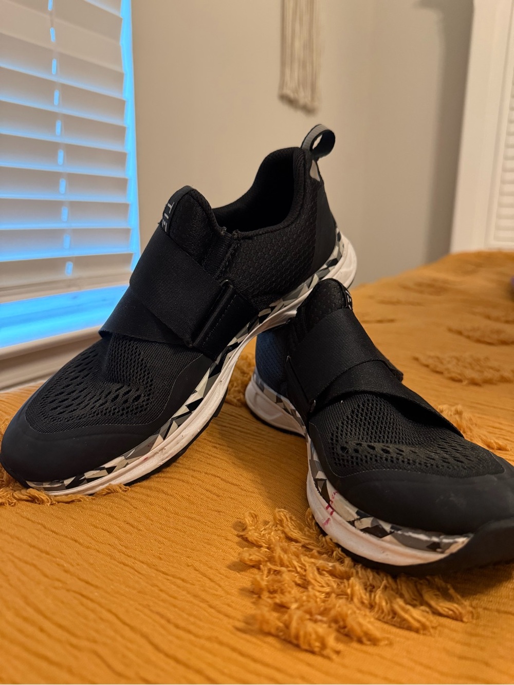 Tiem Indoor Bike Shoe Black Size 6 Women